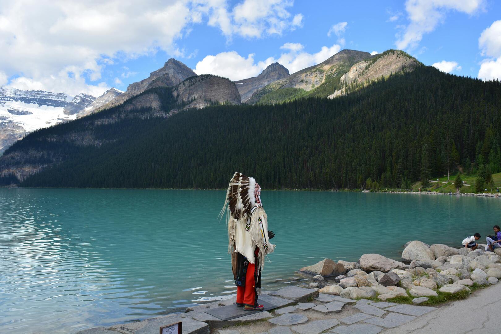 Lake Louise Lakeshore Trail